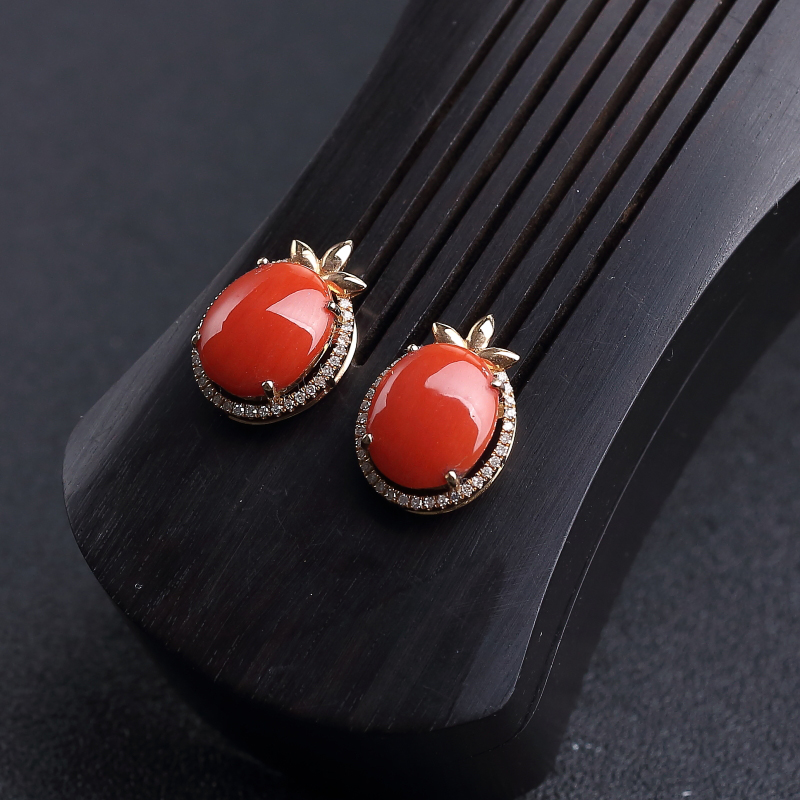 18K金镶钻沙丁朱红珊瑚耳钉-红掌柜
