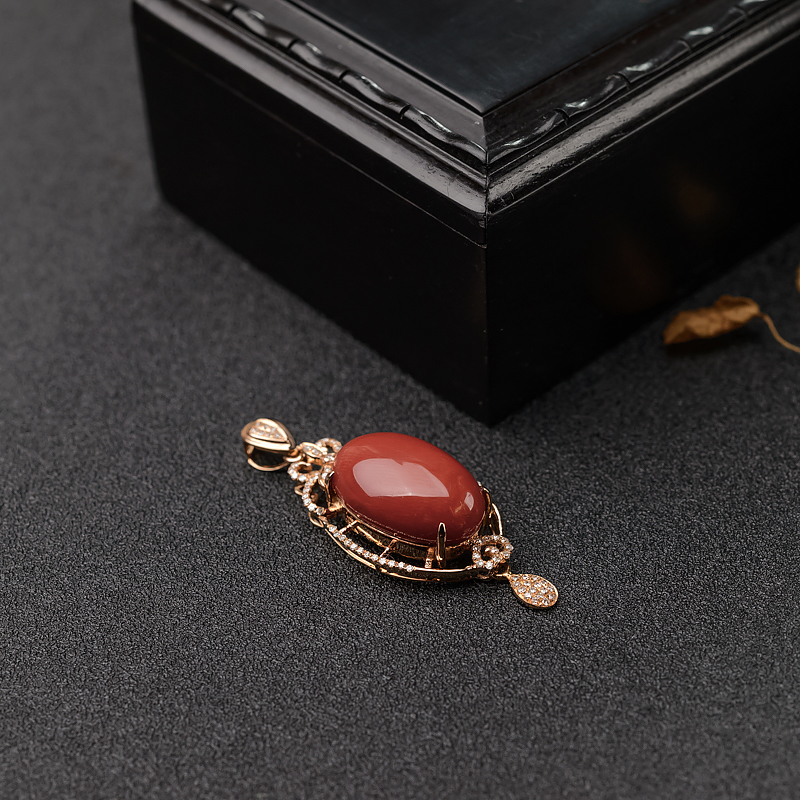 18K金镶钻沙丁珊瑚吊坠-红掌柜