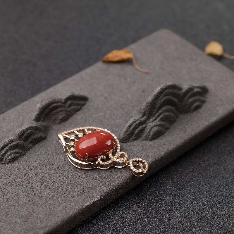 18K金镶钻珊瑚吊坠-红掌柜