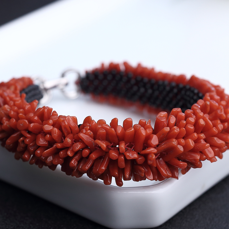 沙丁珊瑚毛毛虫手链-红掌柜