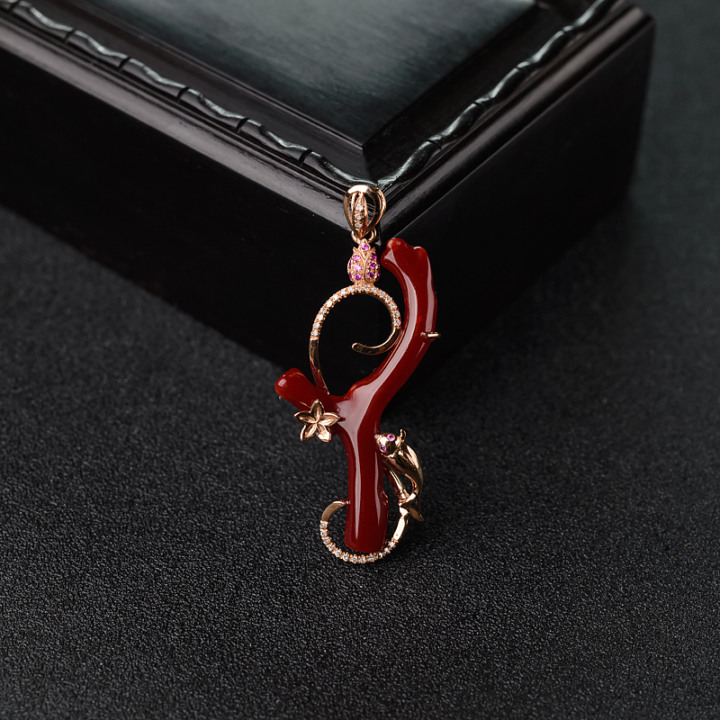 18K金镶钻阿卡黑红珊瑚吊坠-红掌柜