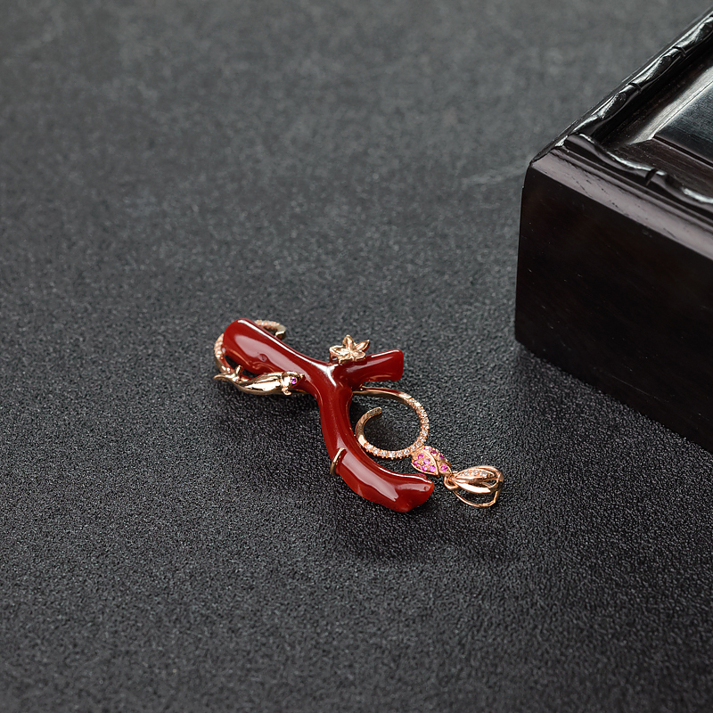 天然18K金镶钻阿卡黑红珊瑚吊坠-红掌柜