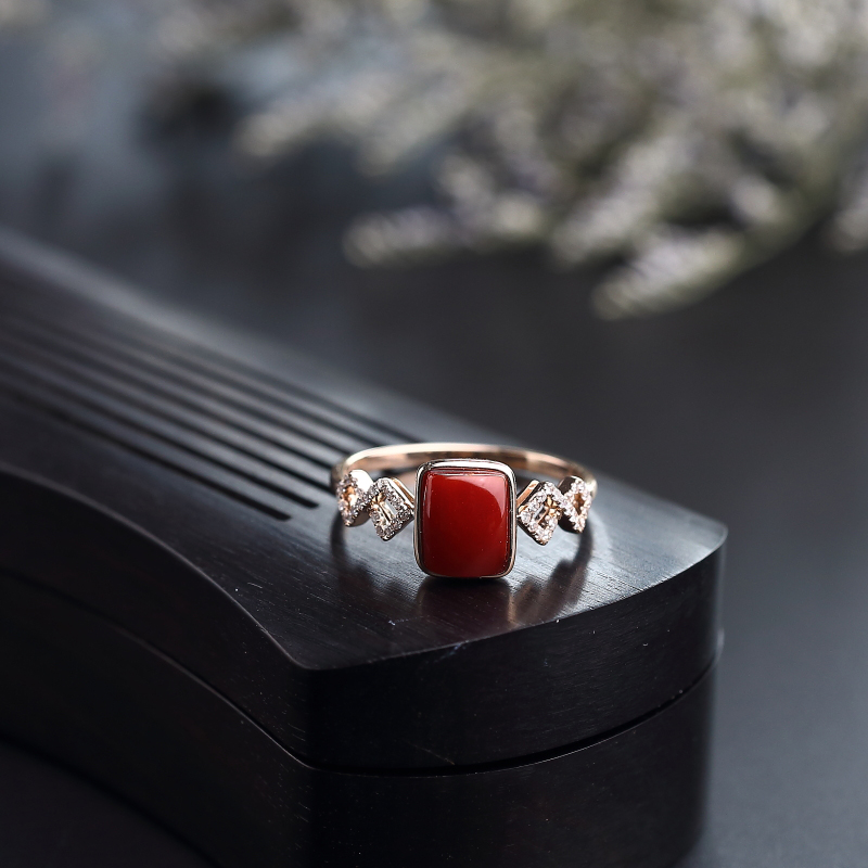 18K金镶钻日本天然阿卡红珊瑚戒指-红掌柜