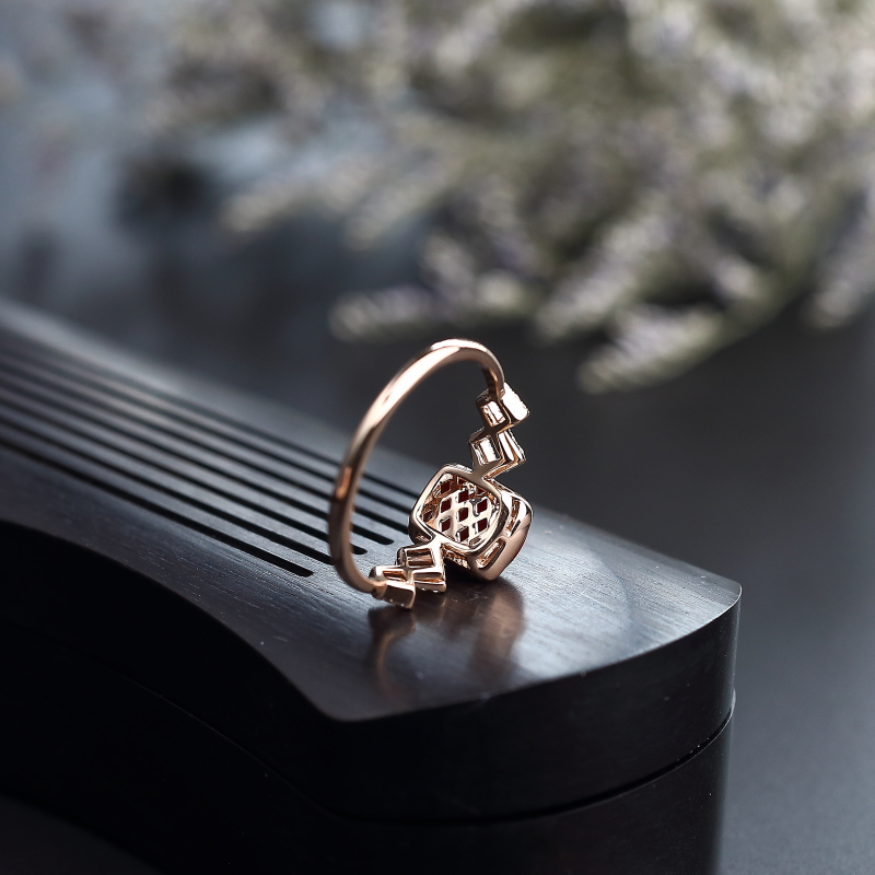 18K金镶钻日本阿卡红珊瑚戒指-红掌柜