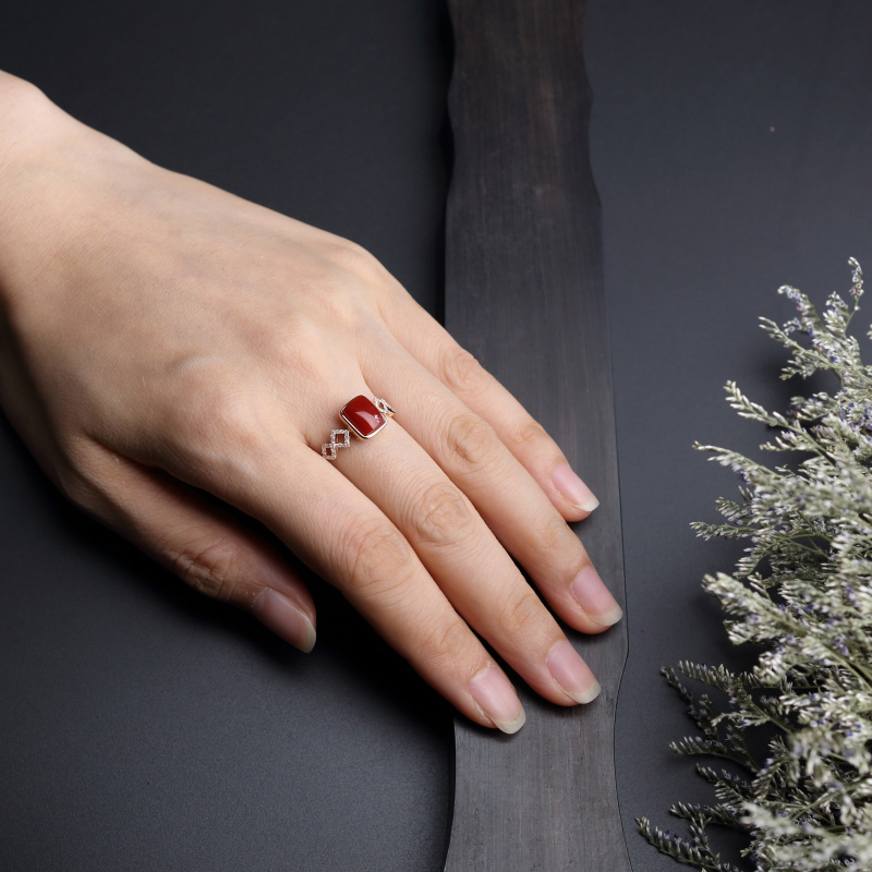 18K金镶钻阿卡红珊瑚戒指-红掌柜