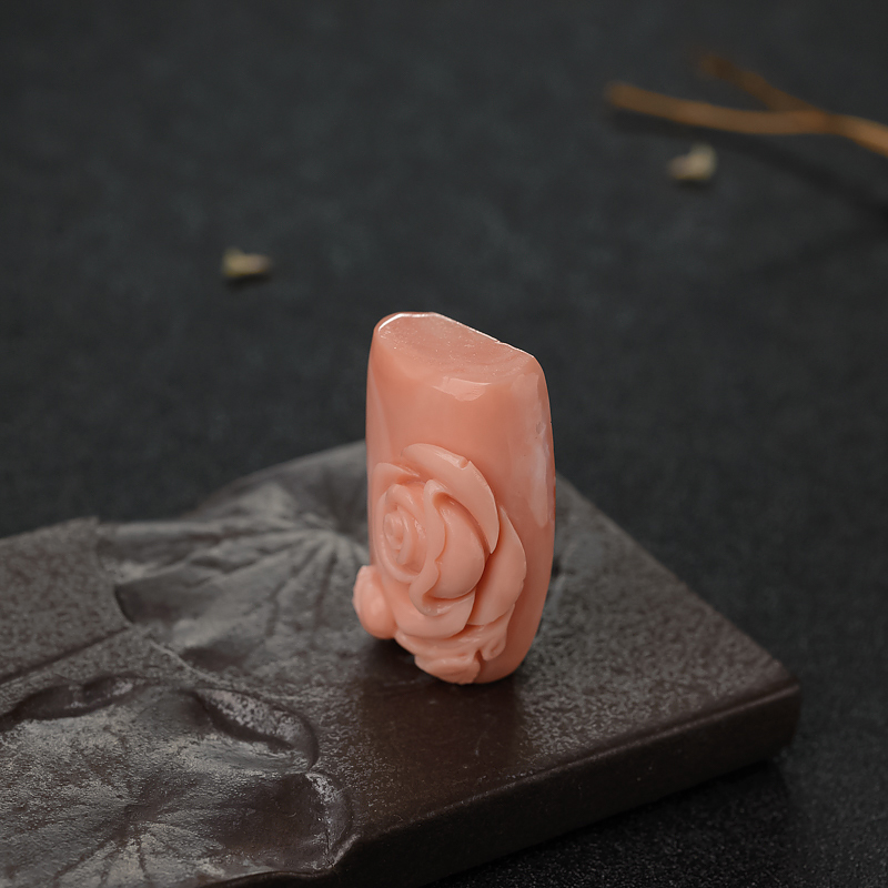 MOMO珊瑚花吊坠-红掌柜