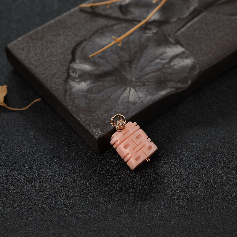 中途岛18K金镶钻深水粉色珊瑚双喜吊坠-红掌柜