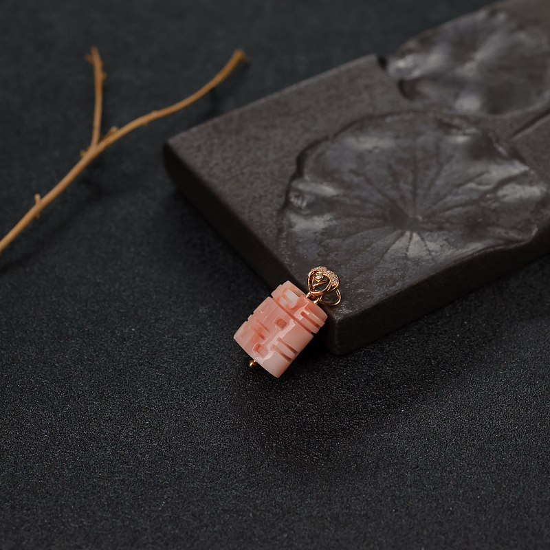 天然18K金镶钻深水粉色珊瑚双喜吊坠-红掌柜