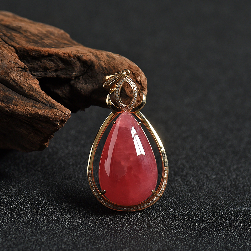 18K金镶钻巴西天然红纹石水滴吊坠 - 红掌柜