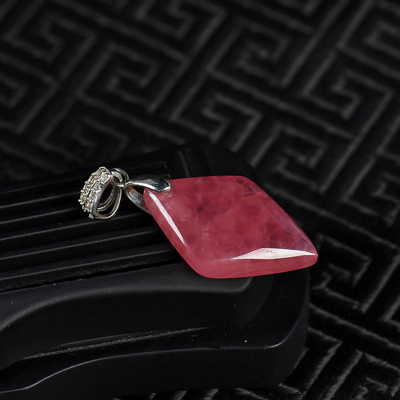 阿根廷红纹石菱形吊坠-红掌柜