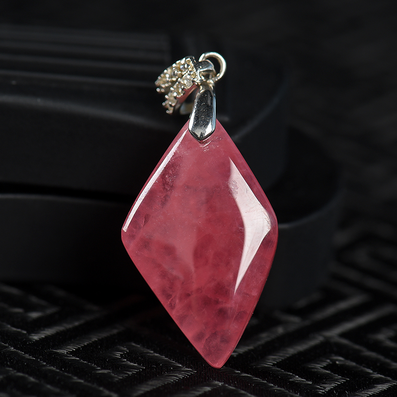 天然红纹石菱形吊坠-红掌柜
