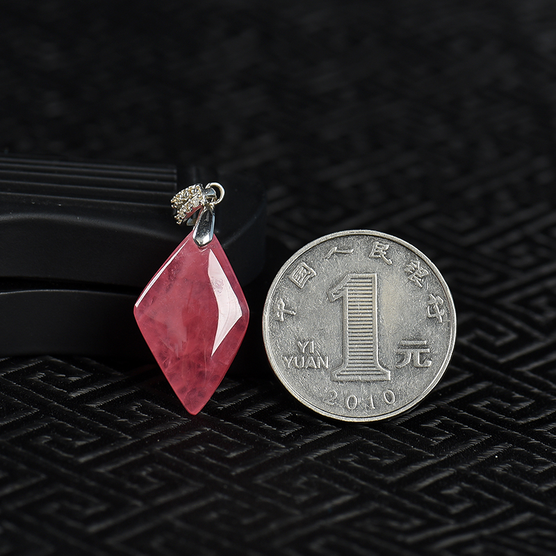 阿根廷天然红纹石菱形吊坠-红掌柜