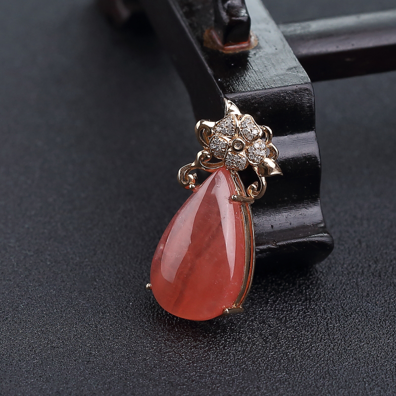 18K金镶钻天然红纹石水滴吊坠-红掌柜