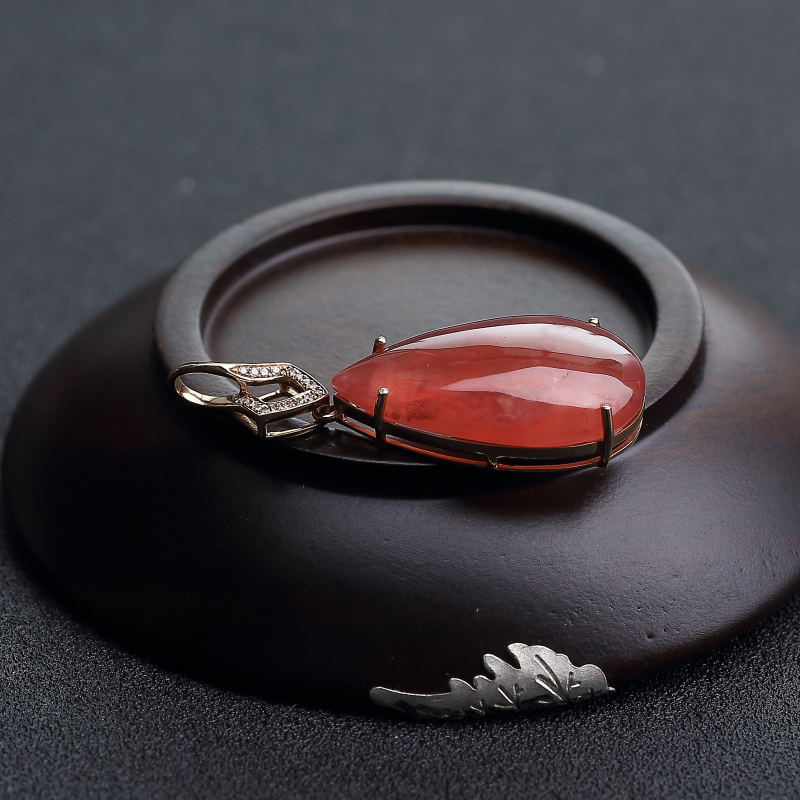 18K金镶钻阿根廷天然红纹石吊坠-红掌柜