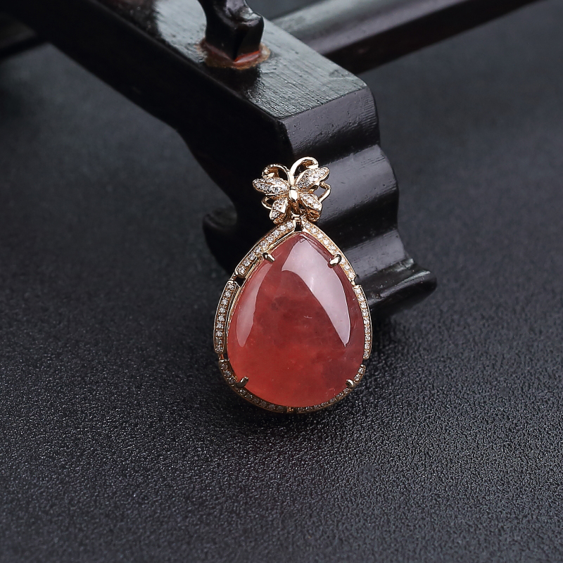 18K金镶钻阿根廷天然红纹石水滴吊坠-红掌柜