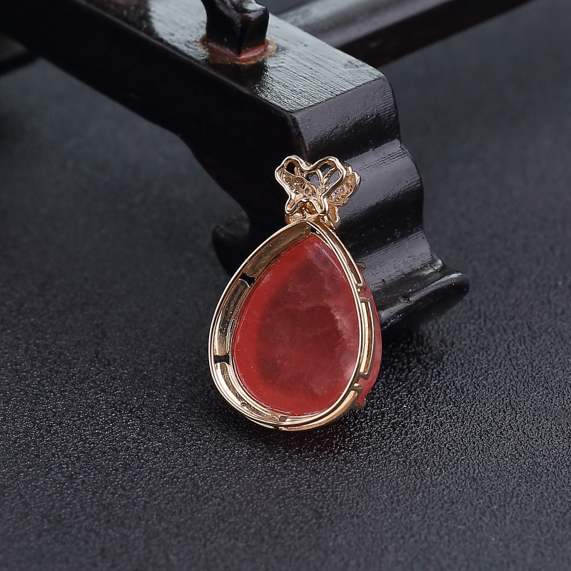 18K金镶钻阿根廷红纹石水滴吊坠-红掌柜