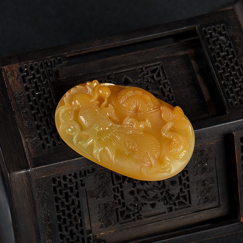 天然山料浅黄黄龙玉吊坠-红掌柜