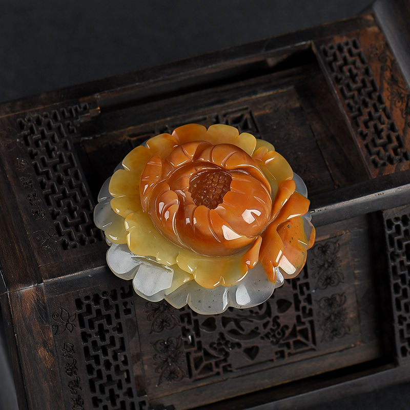 天然山料俏色黄龙玉吊坠-红掌柜