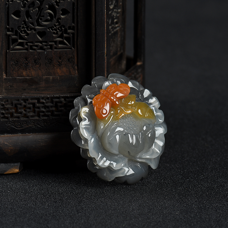 山料俏色黄龙玉国色天香吊坠-红掌柜
