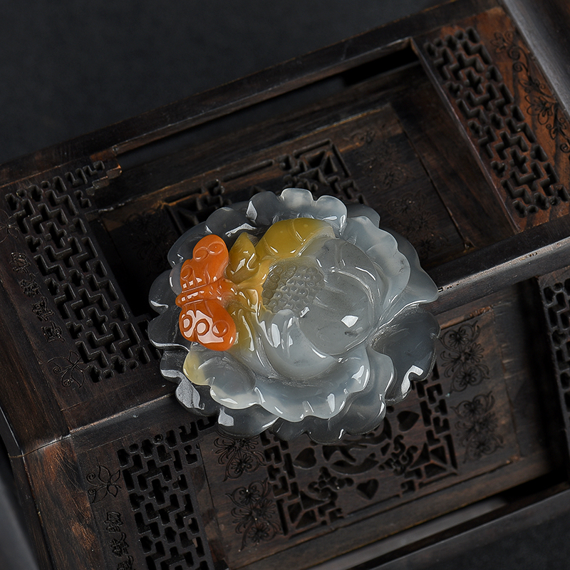 天然山料俏色黄龙玉吊坠-红掌柜