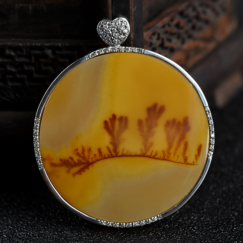 银镶黄龙玉吊坠-红掌柜