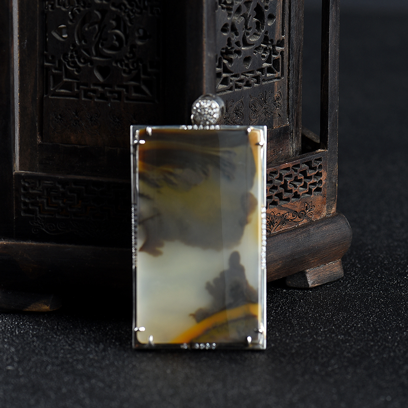 银镶山料俏色黄龙玉水草花吊坠-红掌柜