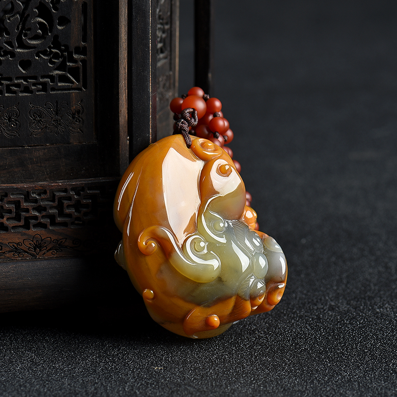 俏色黄龙玉貔貅吊坠-红掌柜