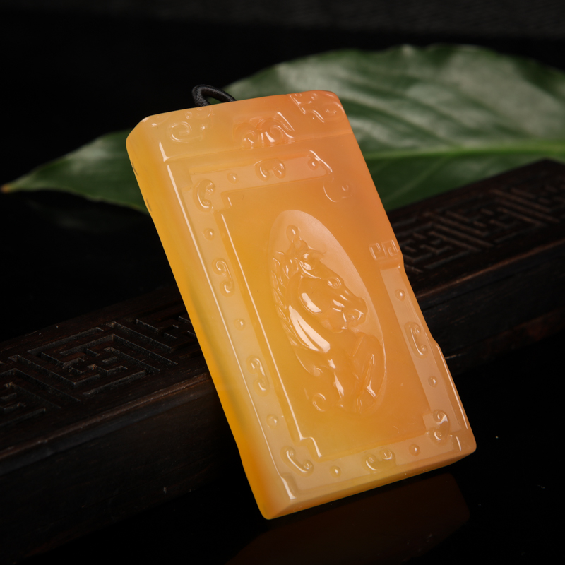 山料棕黄黄龙玉龙马精神吊坠-红掌柜