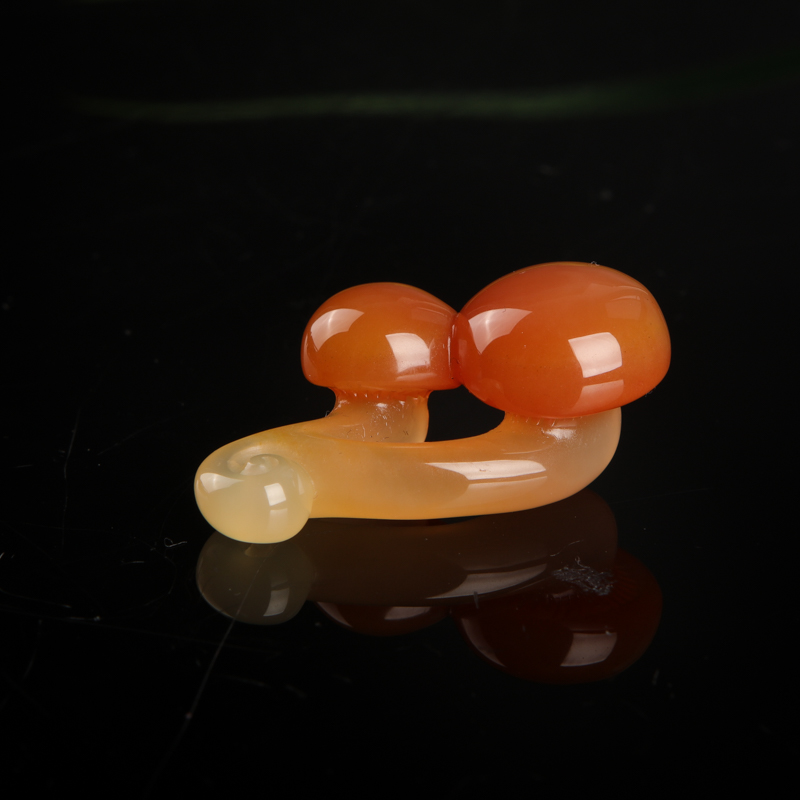 云南龙陵山料俏色黄龙玉蘑菇吊坠-红掌柜