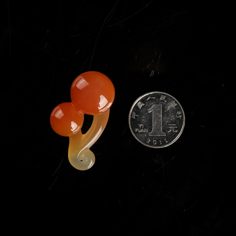 山料俏色黄龙玉吊坠-红掌柜