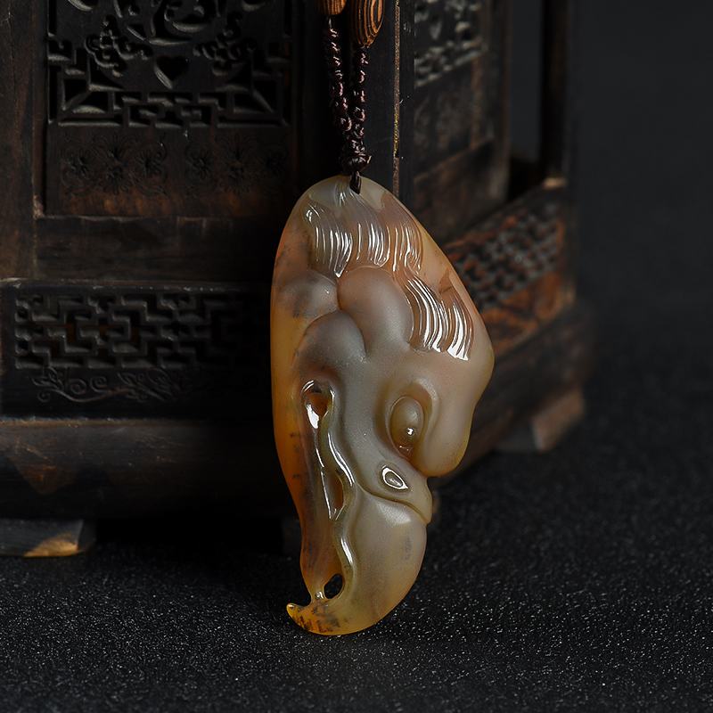 天然山料俏色黄龙玉大展宏图吊坠-红掌柜