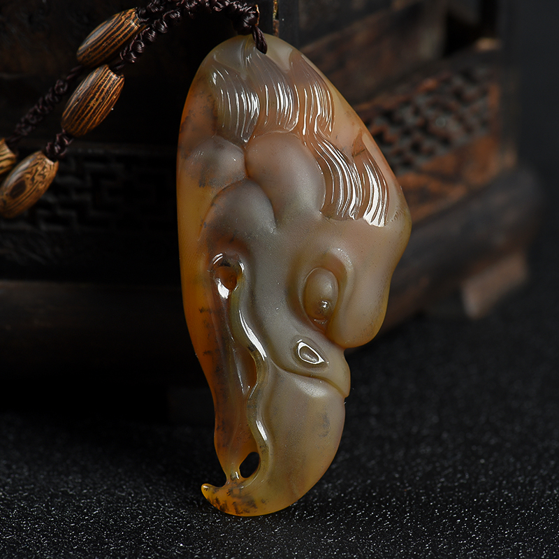 俏色黄龙玉大展宏图吊坠-红掌柜