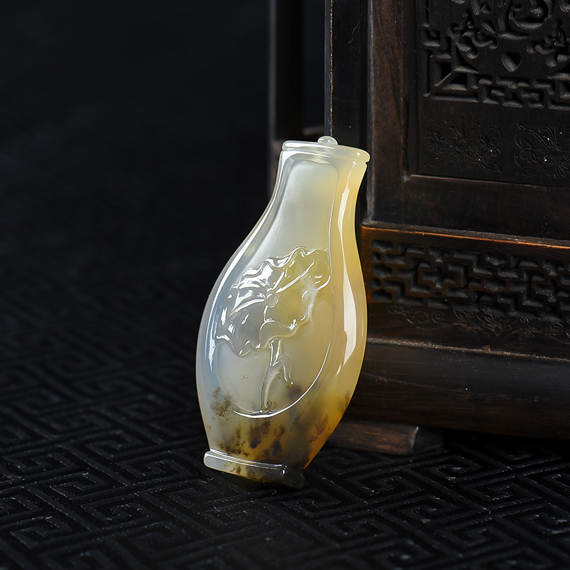 浅黄黄龙玉吊坠-红掌柜