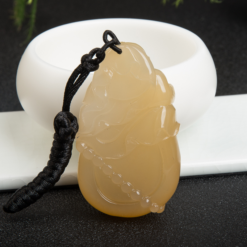 云南龙陵浅黄黄龙玉童趣吊坠-红掌柜