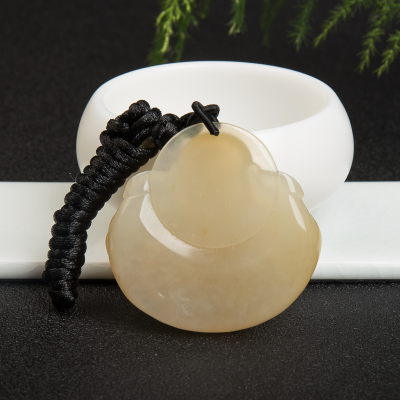 天然浅黄黄龙玉弥勒佛吊坠-红掌柜