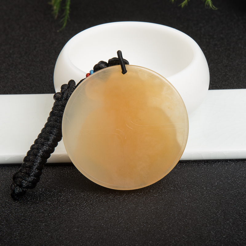 云南龙陵浅黄黄龙玉财神吊坠-红掌柜