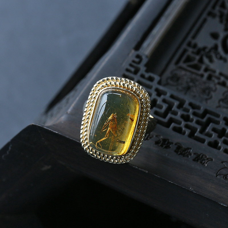 蟋蟀珀镶金戒指-红掌柜