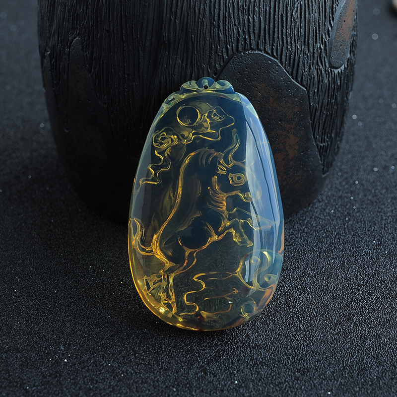 多米尼加牛气冲天蓝珀挂件-红掌柜