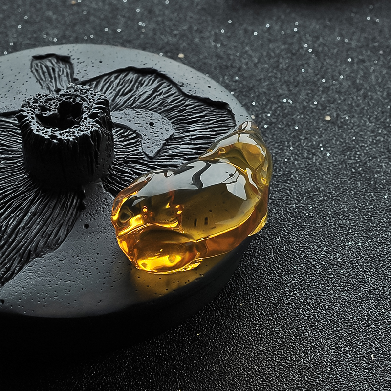 北极熊金珀挂坠-红掌柜