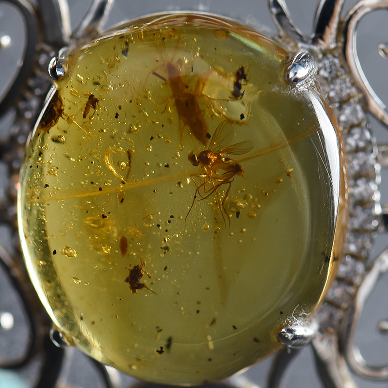 银镶天然琥珀吊坠-红掌柜