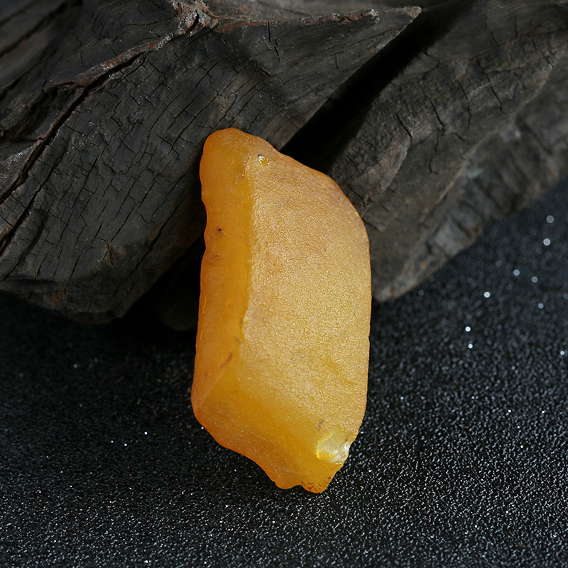 天然琥珀随形挂件 - 红掌柜珠宝