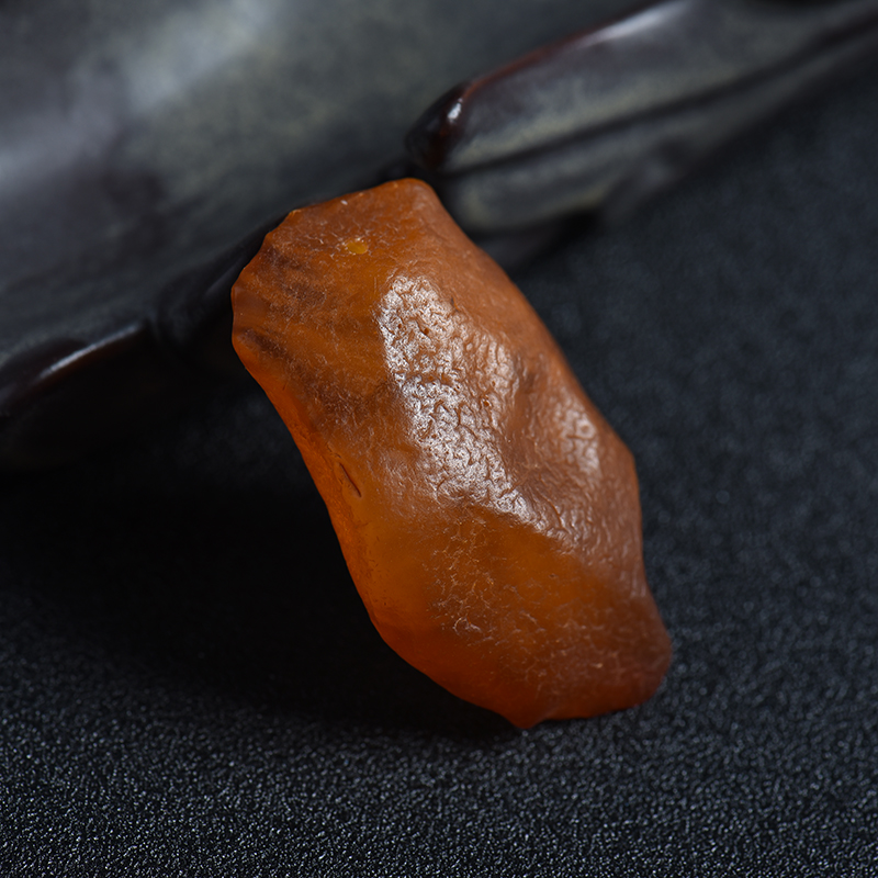 天然琥珀随形挂件 - 红掌柜珠宝