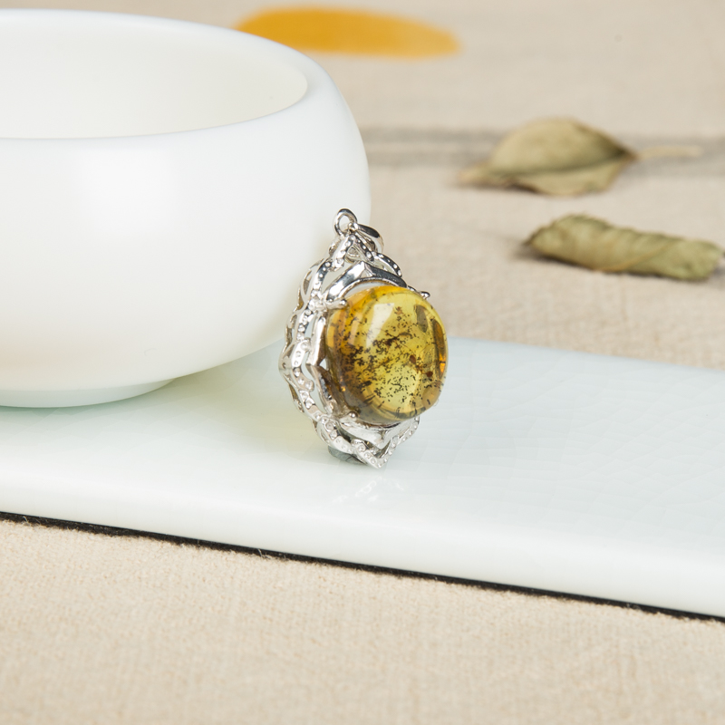 天然银镶琥珀吊坠-红掌柜