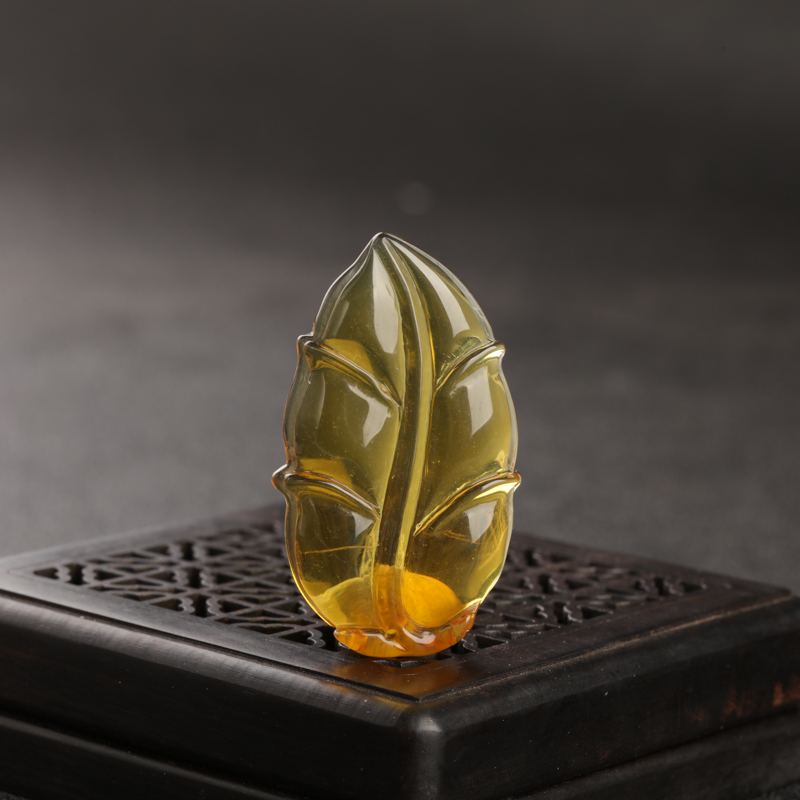 金珀金枝玉叶吊坠-红掌柜