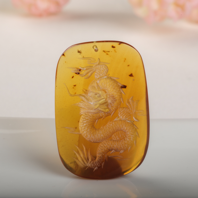 天然金棕珀阴雕辰龙吊坠-红掌柜