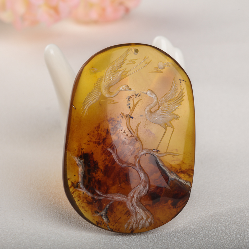 天然金棕珀阴雕高升一品吊坠-红掌柜