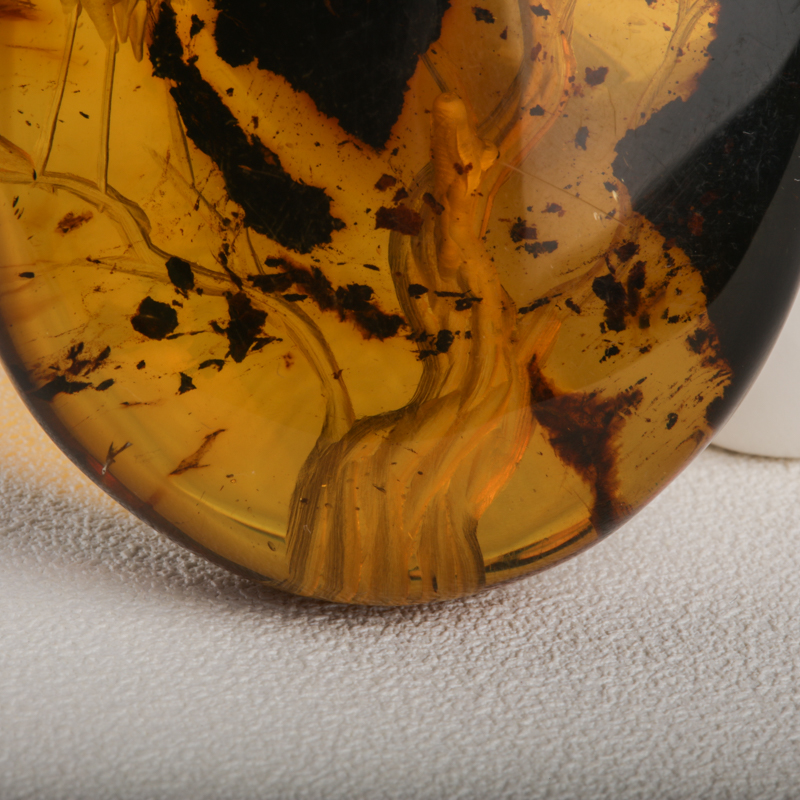 缅甸金棕珀阴雕松鹤延年吊坠-红掌柜