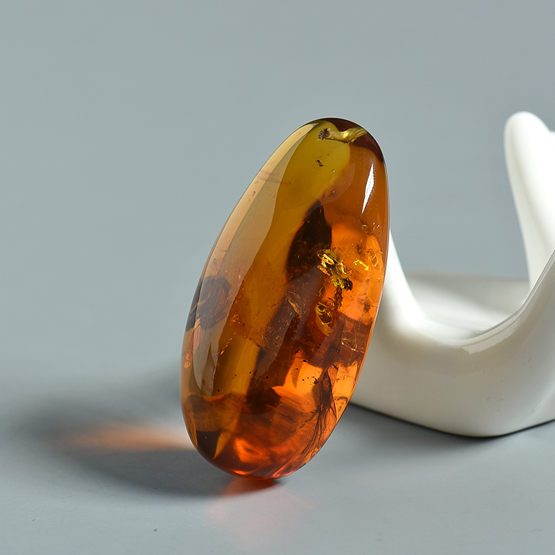 天然棕珀随形吊坠-红掌柜