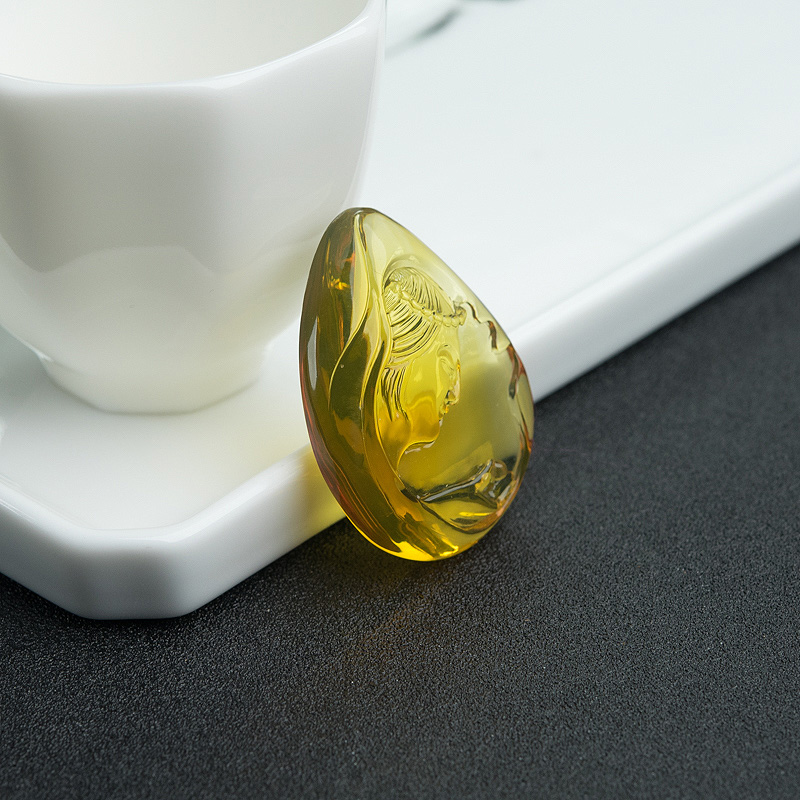 天然蓝珀美女吊坠-红掌柜