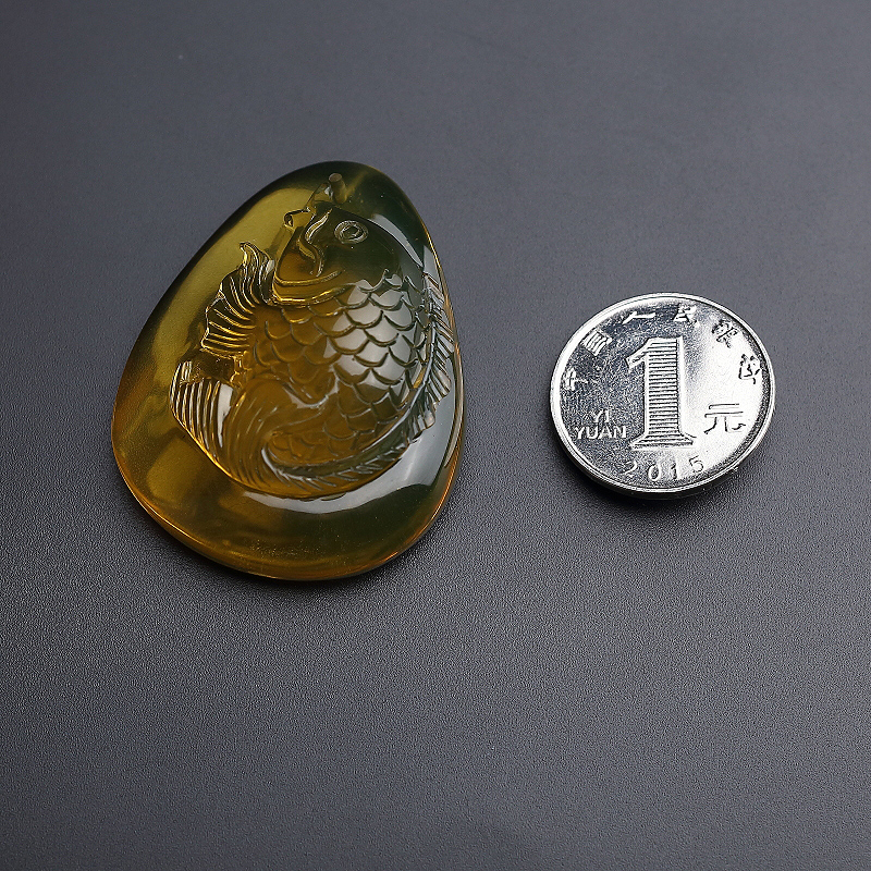 高蓝蓝珀年年有余吊坠 - 红掌柜